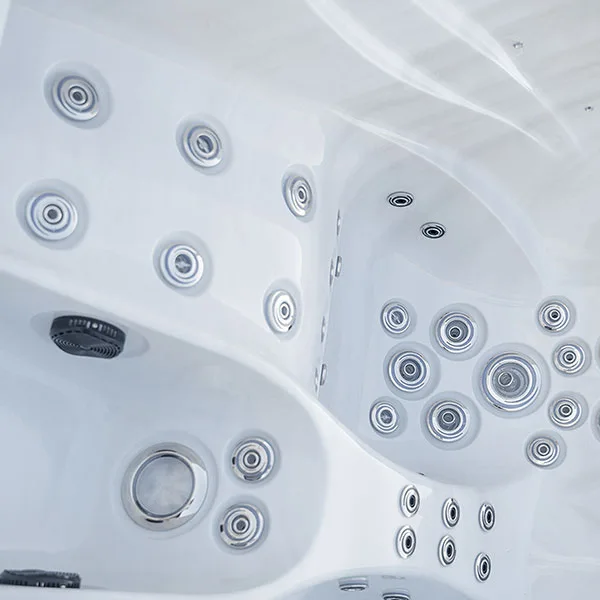 3 Person Outdoor Whirlpool Tub L301