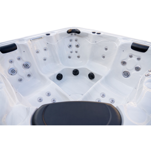 Outdoor Whirlpool Spa With Energy-Efficient Balboa System ZR807