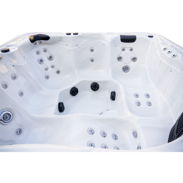 Outdoor Whirlpool Spa With Energy-Efficient Balboa System ZR807