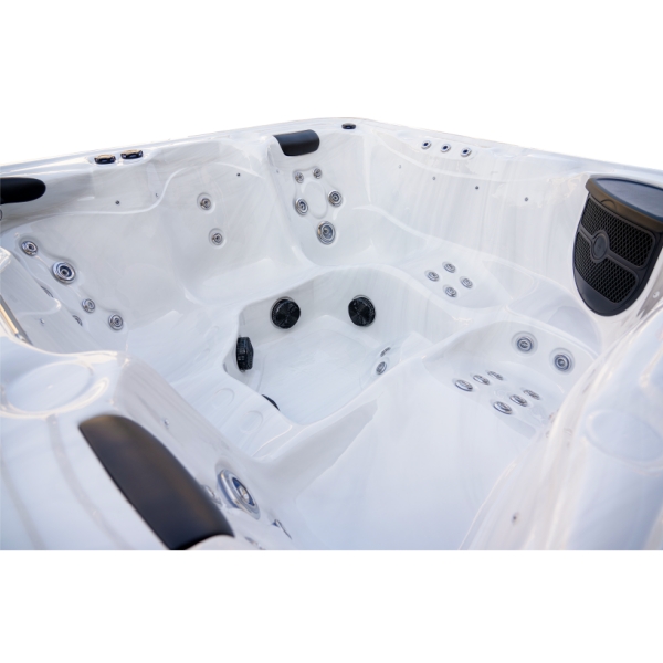 Outdoor Whirlpool Spa With Energy-Efficient Balboa System ZR807